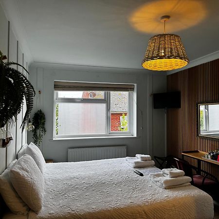 The Townhouse 101 Bed & Breakfast Sandown Exterior photo